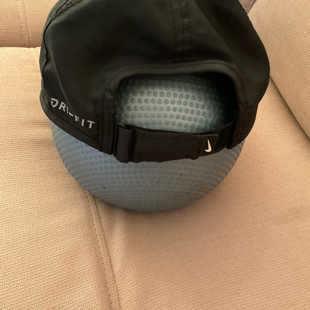Nike black baseball hat - Picture 3 of 8